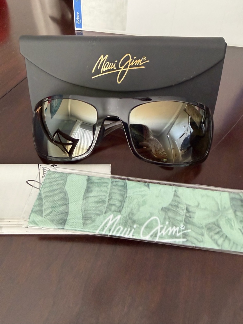Maui Jim Peahi Polarized Black Sunglasses with Brown Gradient Lenses